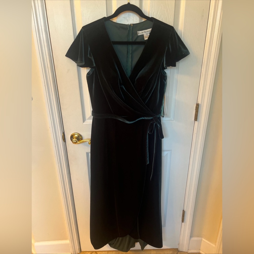 NWT Elegant ALLURE BRIDESMAIDS Green Velvet Dress SZ 12 V-neck built in bra - Picture 10 of 11